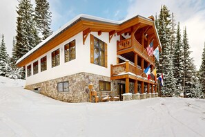 Exterior - Beautiful ski chalet with gourmet kitchen, theater room & private hot tub (Brighton)