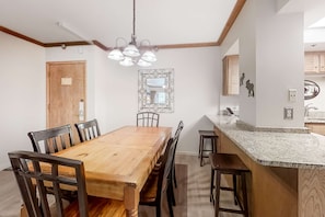 Dining - Mountain escape with pool, hot tub & balcony - near town lift & Main St (Park City)