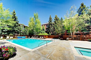 Pool - Mountain escape with pool, hot tub & balcony - near town lift & Main St (Park City)