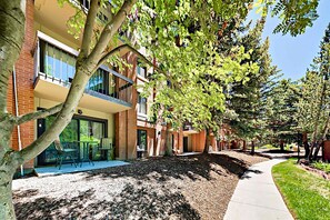Exterior - Mountain escape with pool, hot tub & balcony - near town lift & Main St (Park City)