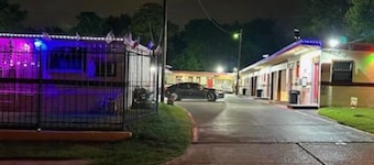 RED DOOR MOTEL