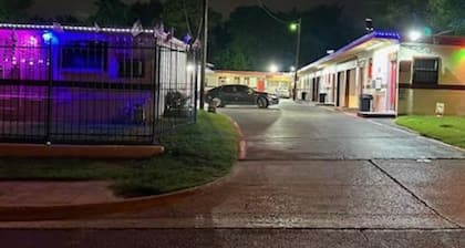 RED DOOR MOTEL