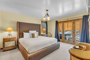 Iron/ironing board, WiFi, bed sheets - Charming house overlooking Main St with hot tub - Walk to Slopes (Park City)