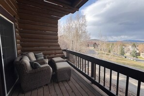 Property grounds - Charming townhouse overlooking golf course with private hot tub - Walk to lifts (Park City)