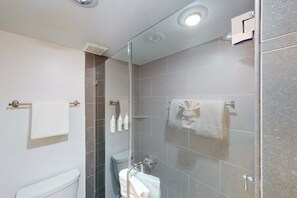 Shower, hair dryer, towels, shampoo - Dog-friendly Old Town Empire Condo near resort with  ski storage (Park City)