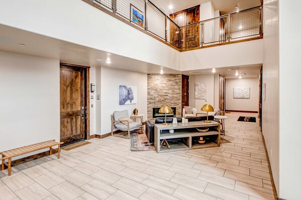 Lobby - Private Hot Tub, Mountain Views, Near Golf Course and Walk to Lifts (Park City)