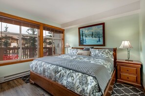 1 bedroom, WiFi, bed sheets, wheelchair access - 2nd-floor ski-in/out condo w/balcony, fireplace, shared pool, hot tub, game room (Solitude)