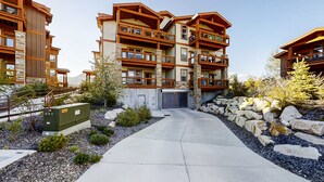 A multi-story building with balconies, a concrete pathway, and a rocky landscape. - Chic 3BR Mountain Condo Minutes to Deer Valley Gondola & Downtown Park City (Heber City)