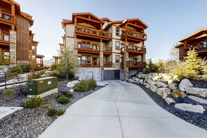Exterior - Brand-New Chic Condo - Minutes to Gondola, Downtown & Jordanelle Reservoir (Heber City)