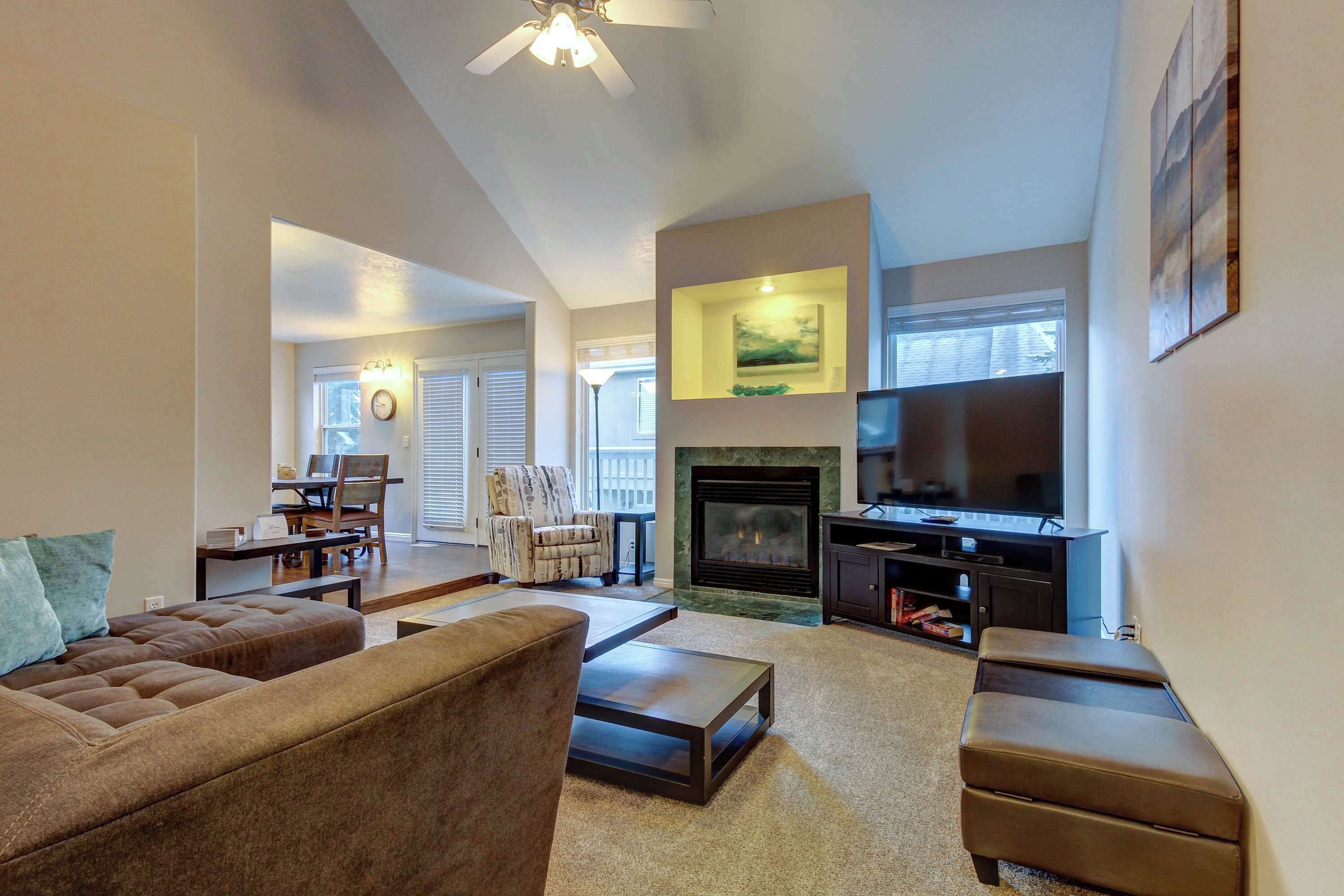 Modern Townhouse With Jetted Tub & Private Deck - Close To Four Ski Areas - Sandy, UT
