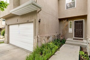 Exterior detail - Modern Townhouse with Jetted Tub & Private Deck - Close to Four Ski Areas (Cottonwood Heights)