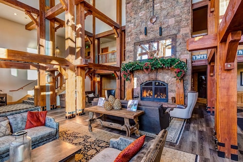 Hotel studio with views, fireplace & close to everything