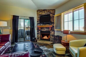 TV, fireplace, offices - Luxury Condo with  Private Balcony, Seasonal Pool, Hot Tubs - Close to Skiing (Park City)