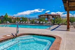 Pool - Luxury Condo with  Private Balcony, Seasonal Pool, Hot Tubs - Close to Skiing (Park City)