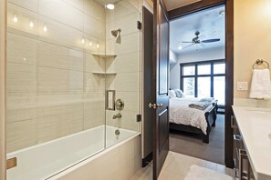 Shower, hair dryer, towels - Enchanting resort condo with mountain views, hot tub, & pool - walk to lifts (Park City)