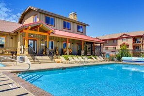 Pool - Spacious Townhouse with Private Hot Tub & Shared Pool -- Near Ski Resort (Park City)