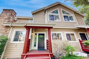 Exterior detail - Spacious Townhouse with Private Hot Tub & Shared Pool -- Near Ski Resort (Park City)