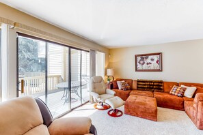 TV, fireplace, DVD player, offices - Three-Story, Dog-Friendly Townhouse with  Free WiFi, Gas Fireplaces, & washer & dryer (Park City)