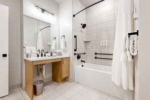 Shower, hair dryer, towels - Modern resort condo with pool, hot tub + shuttle service (Heber City)