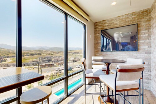 Modern resort condo with pool, hot tub + shuttle service