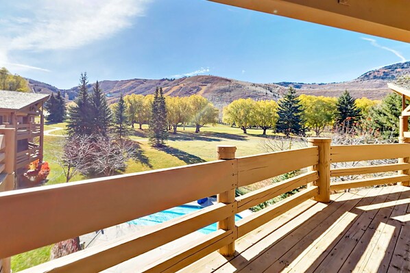 Property grounds - Relaxing Condo with Heated Pool - Near Slopes & Historic Main Street (Park City)