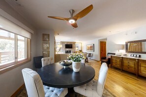 Dining - Relaxing Condo with Heated Pool - Near Slopes & Historic Main Street (Park City)