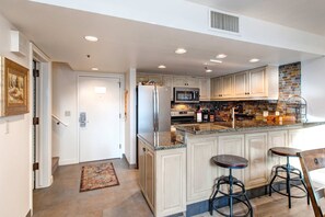 Fridge, microwave, oven, stovetop - Remodeled ski-in - ski-out Condo at Park City Mountain Resort (Park City)