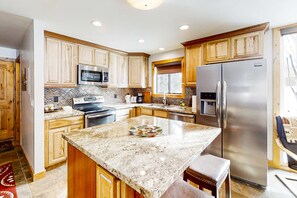 Private kitchen - Remodeled mountainside home with outdoor heated pool & hot tub - walk everywhere (Park City)