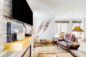 Living area - Remodeled mountainside home with outdoor heated pool & hot tub - walk everywhere (Park City)