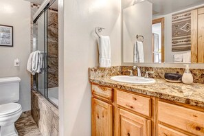 Shower, hair dryer, towels, shampoo - Ground-floor condo with pool, hot tub, fireplace, washer & dryer & mountain view (Park City)