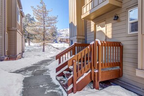 A snow-covered pathway leading to a wooden staircase outside a building with a clear sky. - Ground-floor condo with pool, hot tub, fireplace, washer & dryer & mountain view (Park City)