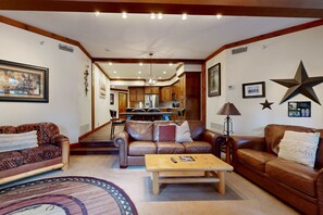 TV, fireplace, offices - Ski sanctuary with private hot tub - adjacent to slopes & on free bus line (Park City)