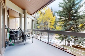 Terrace/patio - Ski sanctuary with private hot tub - adjacent to slopes & on free bus line (Park City)