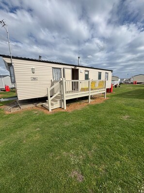 Exterior - Seaside Tranquility Retreat in Clacton (Clacton-on-Sea)