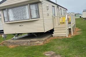 Exterior - Seaside Tranquility Retreat in Clacton (Clacton-on-Sea)