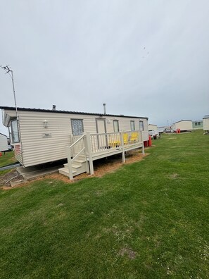 Exterior - Seaside Tranquility Retreat in Clacton (Clacton-on-Sea)