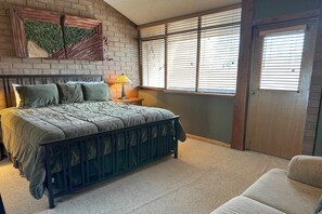 Iron/ironing board, WiFi, bed sheets - Two-story condo with mountain & golf views & fireplace - walk to the lifts (Park City)
