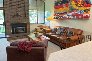 TV, fireplace, DVD player - Two-story condo with mountain & golf views & fireplace - walk to the lifts (Park City)