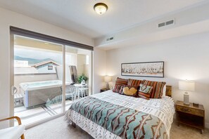 Room - Inviting condo in Newpark Town Center with hot tub and great balcony views (Park City)