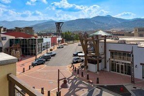 Property grounds - Inviting condo in Newpark Town Center with hot tub and great balcony views (Park City)