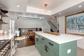 Fridge, microwave, oven, stovetop - Dog-friendly, walk to Canyons, hot tub, fireplace, foosball, AC (Park City)
