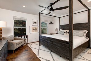 Iron/ironing board, travel cot, WiFi, bed sheets - Dog-friendly, walk to Canyons, hot tub, fireplace, foosball, AC (Park City)