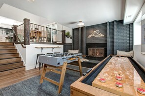 Games room - Dog-friendly, walk to Canyons, hot tub, fireplace, foosball, AC (Park City)