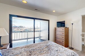 3 bedrooms, iron/ironing board, WiFi, bed sheets - Dog-friendly townhome with hot tub, tennis, & private balcony (Park City)