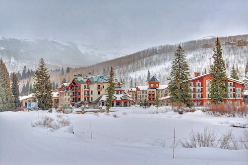Mountainview Condo with Ski-In/Out Access, Club Solitude Access with Pool & Hot Tub