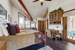 3 bedrooms, iron/ironing board, travel cot, WiFi - 3-story mtn-view townhouse with private hot tub, fireplace, grill, balcony, W&D (Park City)