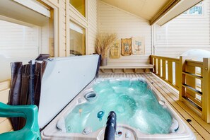 Interior - 3-story mtn-view townhouse with private hot tub, fireplace, grill, balcony, W&D (Park City)