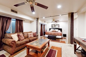 4 bedrooms, WiFi, bed sheets - Updated Condo with  Private Hot Tub, Mountain Views, & Gas Grill - Close to Skiing (Cottonwood Heights)