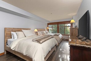 WiFi, bed sheets, wheelchair access - Lovely Ski-in - ski-out condo with community hot tub, pool & Club Solitude access (Solitude)