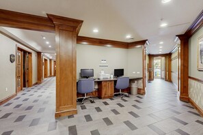 Business centre - Resort Townhome with Deck, Grill, Fireplace, WiFi, Shared Pool & Hot Tub-Sauna (Solitude)